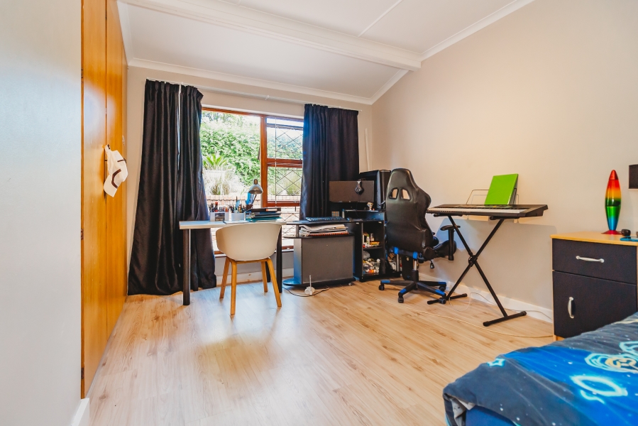 4 Bedroom Property for Sale in Twee Rivieren Western Cape